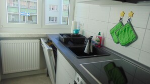 Kühlschrank, Herdplatte, Geschirrspüler