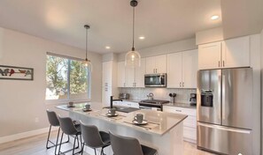 Refrigerador, microondas, horno, placa de cocina