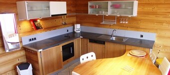 Charming 3-room, pets allowed, 700m from slopes, 6 people, bedding included in winter