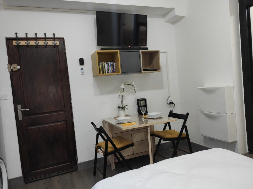 1 bedroom, desk, iron/ironing board, free WiFi