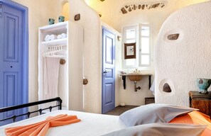 3 chambres, coffres-forts dans les chambres, fer et planche à repasser