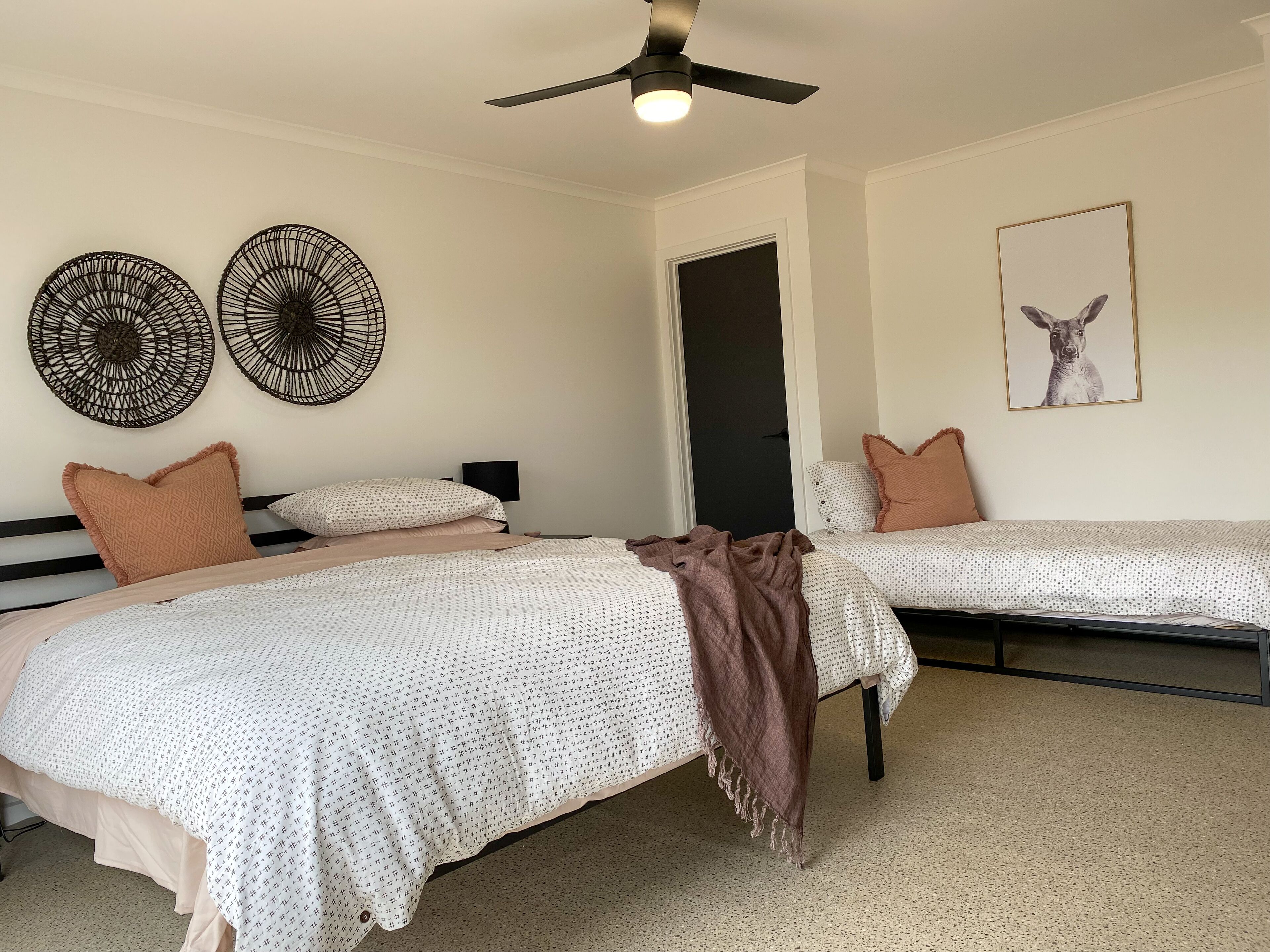 3 bedrooms, iron/ironing board, bed sheets