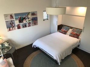 4 bedrooms, desk, iron/ironing board, WiFi