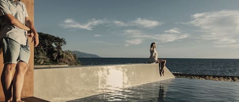 Infinity-pool