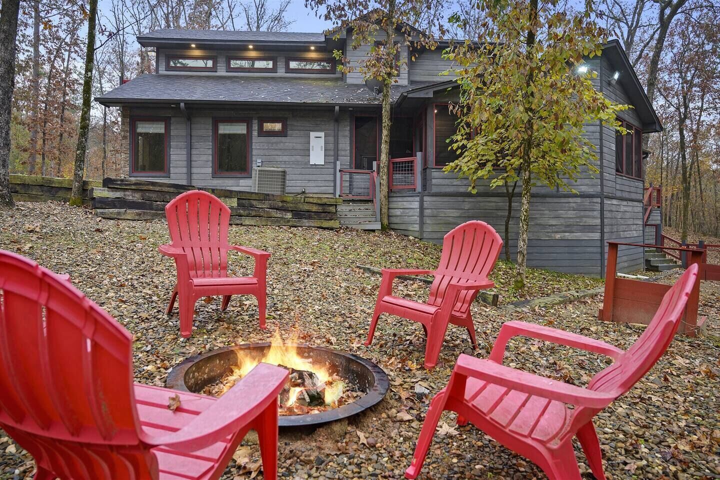 3 King Suites w/ bunkroom + creek!