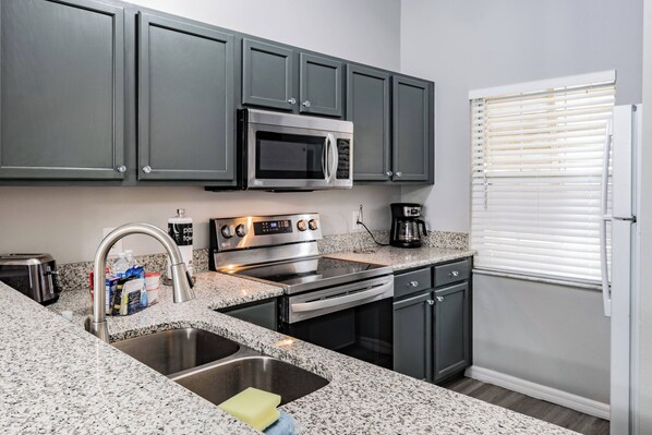 Fridge, microwave, stovetop, dishwasher