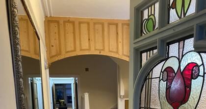 BRIGHTON townhouse *FREE ALLOCATED PARKING FOR 3 CARS*