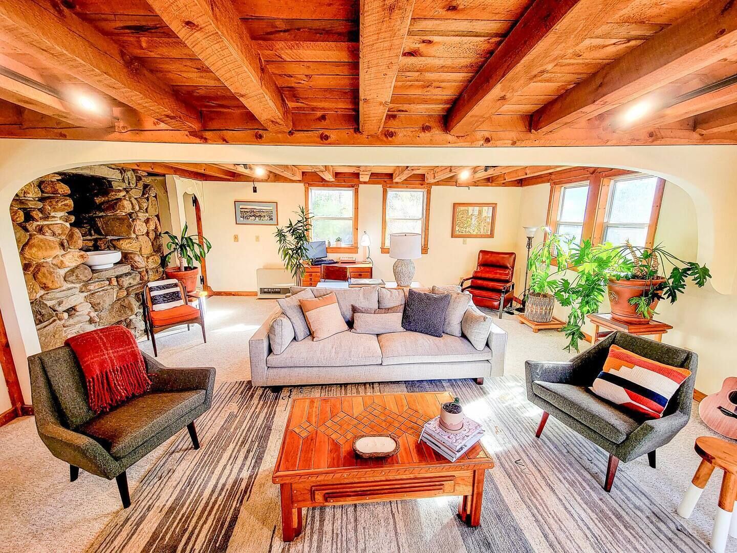 TV, fireplace, offices