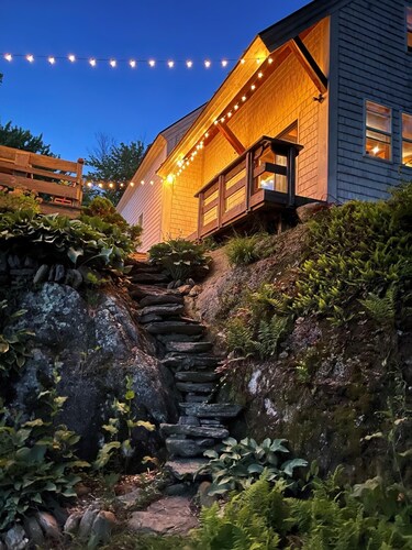 Hand Crafted Post and Beam Home with Mountain Views Minutes from Sugarbush