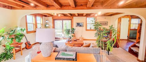 Téléviseur, foyer, bureau