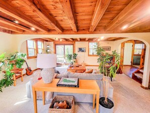 TV, fireplace, offices