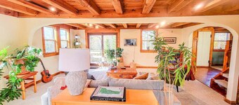 Hand Crafted Post and Beam Home with Mountain Views Minutes from Sugarbush