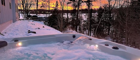Bañera de hidromasaje al aire libre