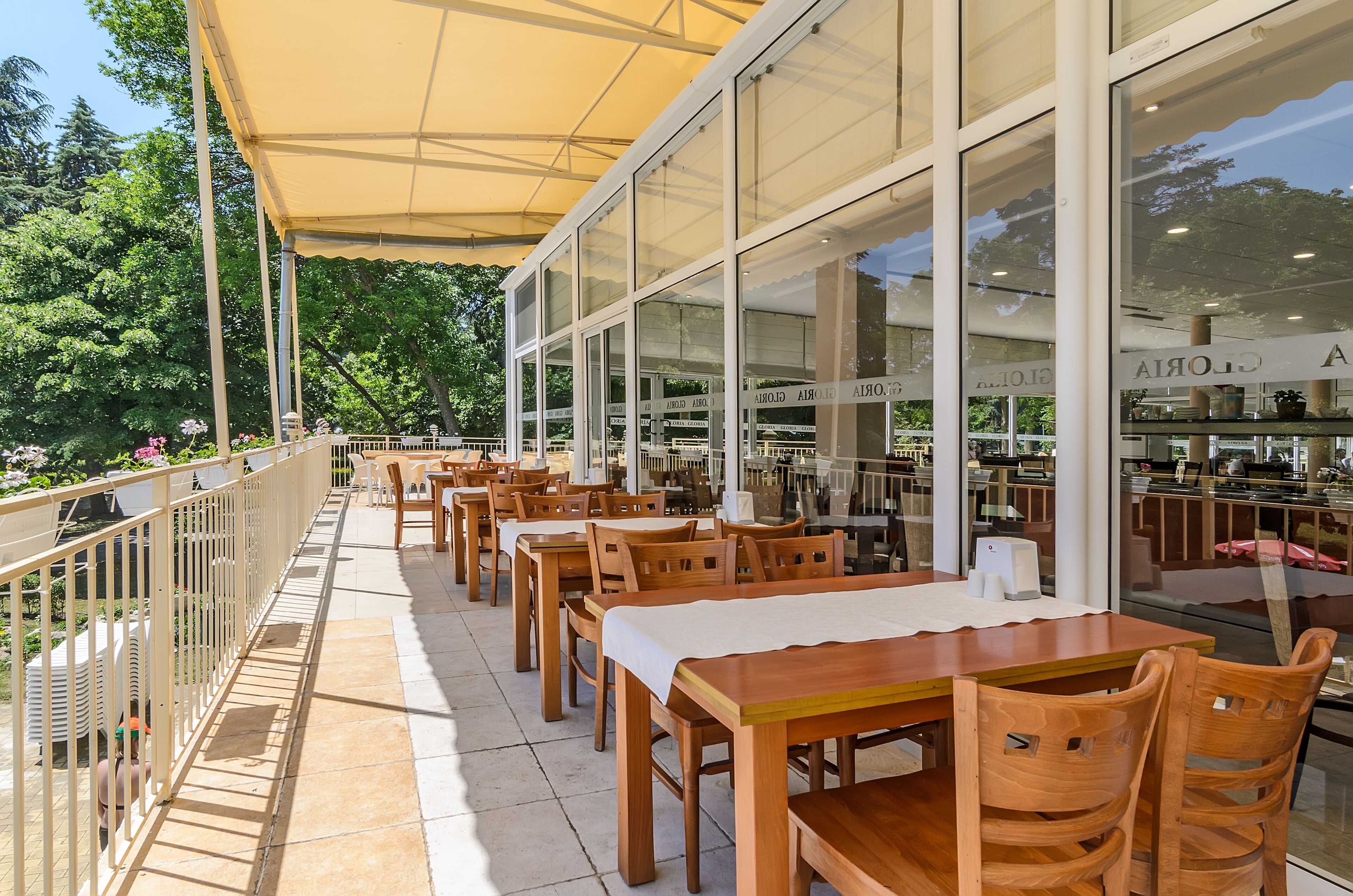 Tempat makan luar