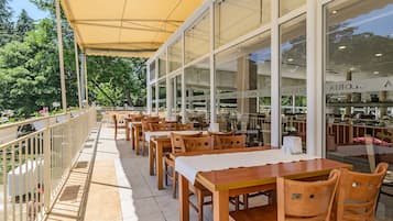 Khu ẩm thực ngoài trời