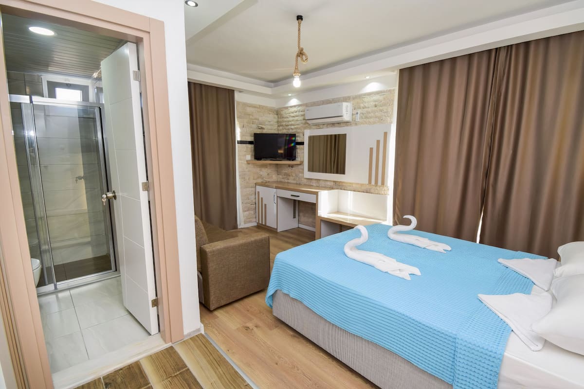Peralatan tempat tidur premium, dihias secara berasingan