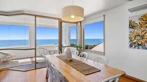 Dining - Nautica - Breath-taking ocean views (Lorne)