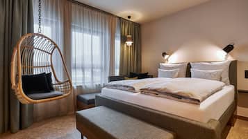 Hypo-allergenic bedding, in-room safe, individually furnished, desk