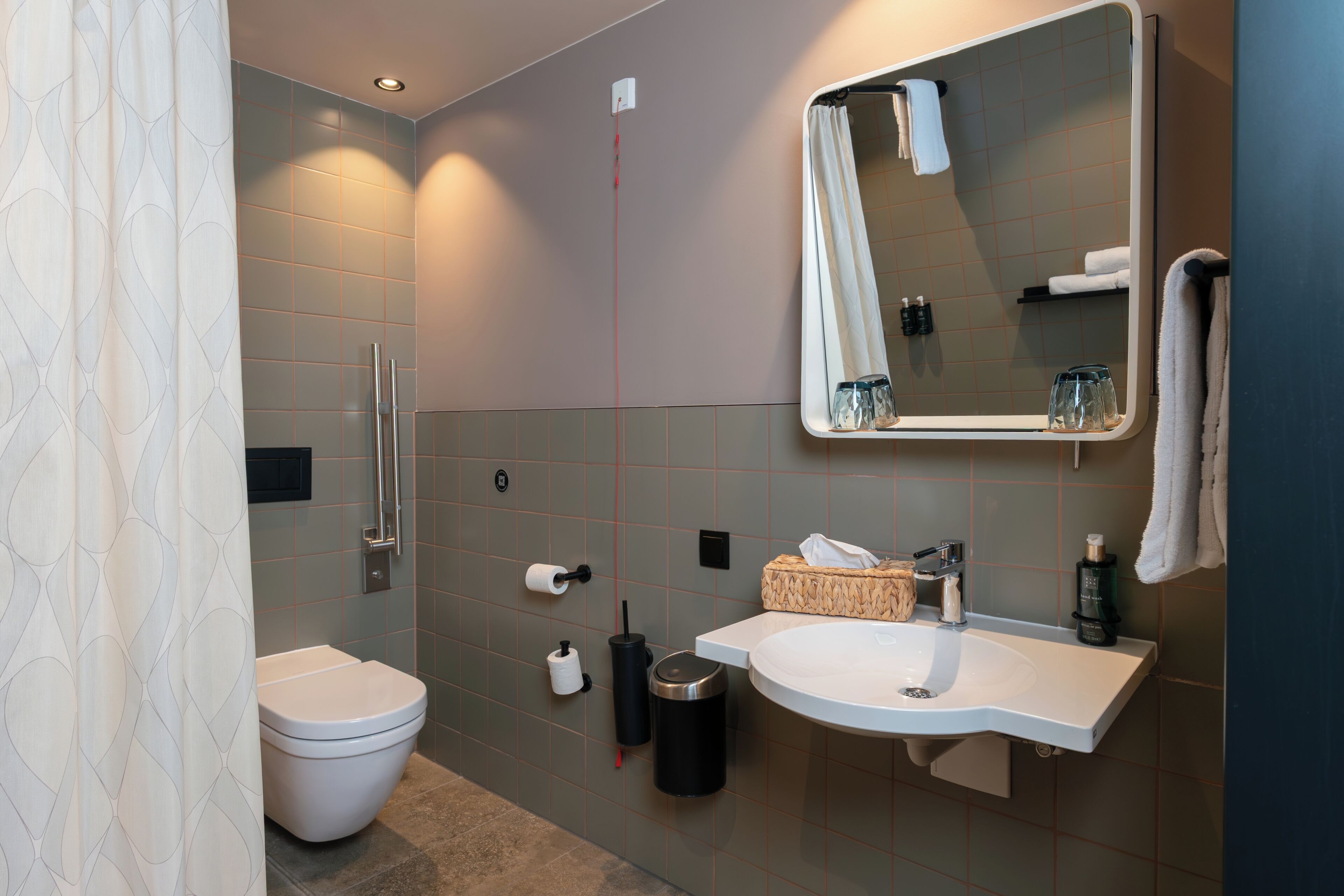 Quiet Cocoon TWIN - Barrier Free | Baño | Amenidades de baño gratuitas, secadora de cabello, toallas, jabón 