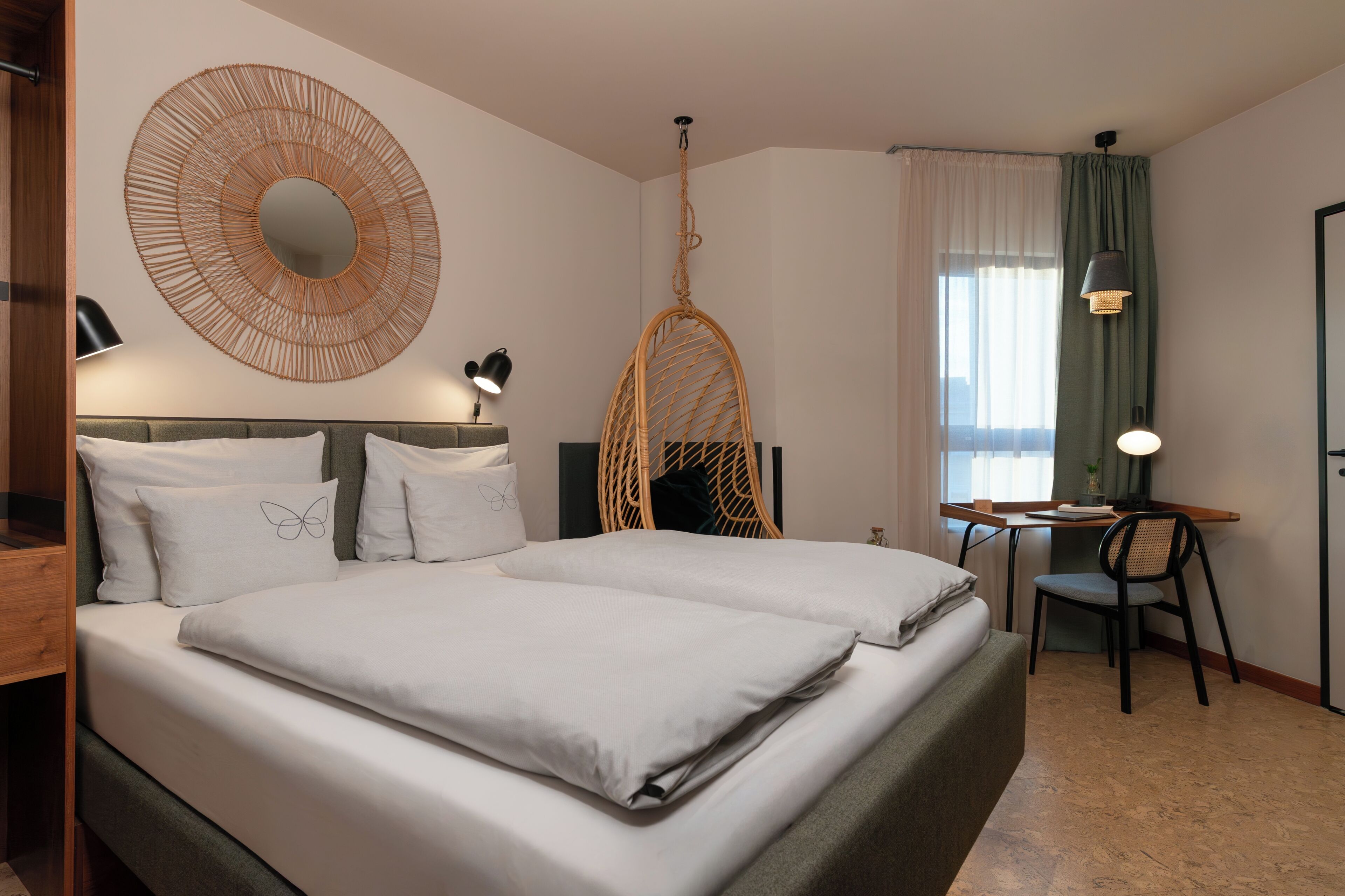 Tweepersoonskamer | Hypoallergeen beddengoed, een kluis op de kamer, een bureau, gratis wifi