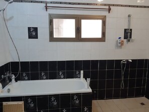 Bathtub