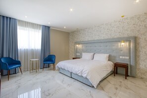 6 bedrooms, desk, iron/ironing board, travel cot - Ta’ Benna Villa Gozo Luxury Accommodation (Ghajnsielem)