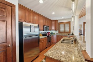 غسالة أطباق، ماكينة لصنع القهوة/الشاي، مستلزمات طهي/أطباق/أوعية