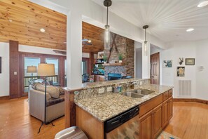 المنشأة من الداخل