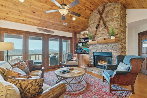 Grand Oaks RX5- Mountain Condo, Gated Resort, Indoor/Outdoor Pools & Hot Tub