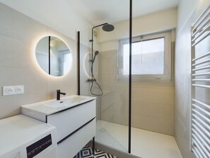 Badewanne, Haartrockner