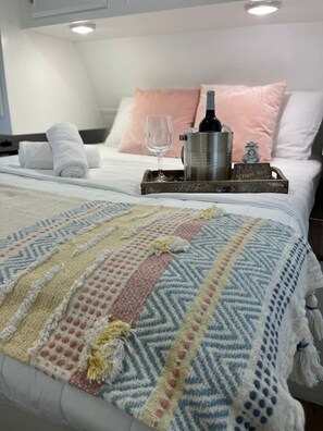 1 bedroom, desk, iron/ironing board, WiFi