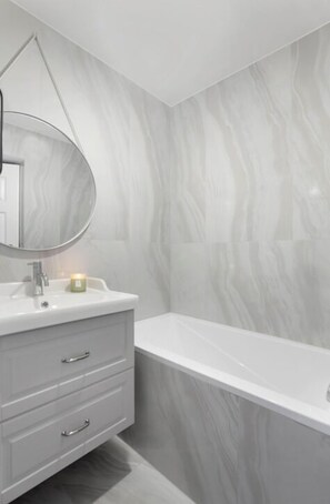 コンフォート アパートメント (Breezy) | バスルーム | タオル