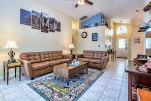 Smart-TV, Videospiele, DVD-Player, Tischfußball