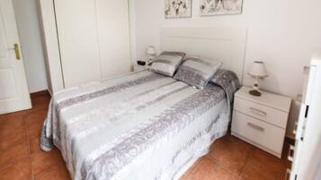 1 Schlafzimmer, Bügeleisen/Bügelbrett, Reisekinderbett, kostenloses WLAN