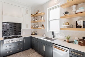 Fridge, microwave, oven, stovetop - Private Pool & Hot Tub - 3BR Sleeps 12 w/ Casita (Saint George)