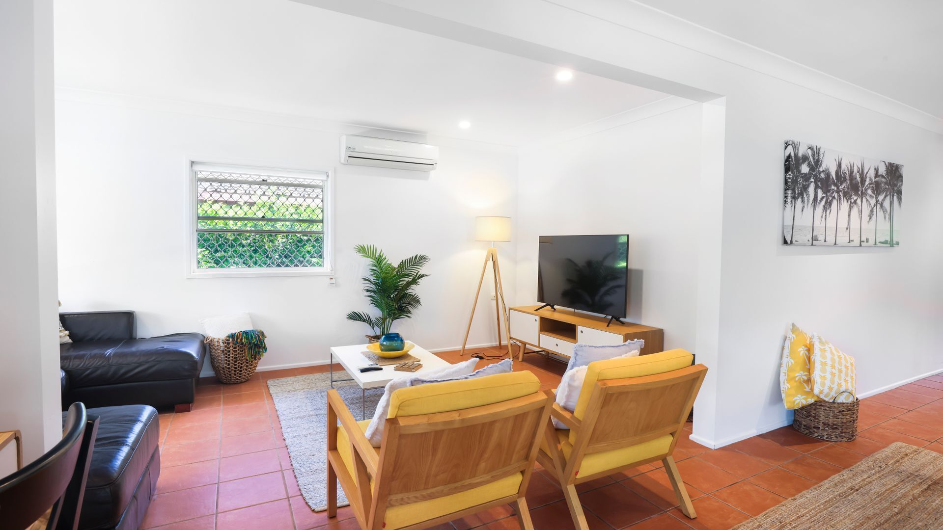 Happy Dayz - Palm Beach Dog Friendly Beach House — image 3