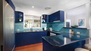 Refrigerador, microondas, horno y congelador 