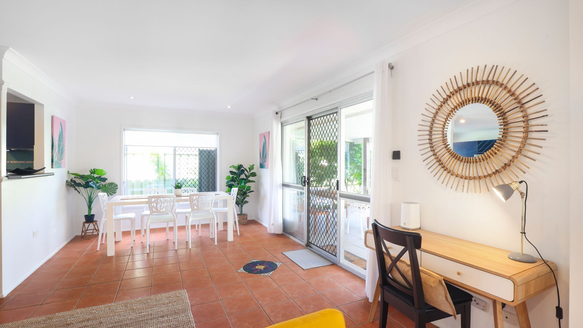 Happy Dayz - Palm Beach Dog Friendly Beach House — image 15