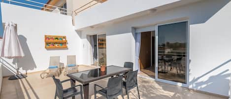 Comfort Apartment with Pool View | Balcony