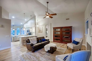 TV, offices - Tranquil Lakeside Stay with Private Dock & Views (Glendale)