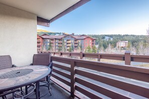 Outdoor dining - Stunning mountain view, free wifi, underground parking (copper mountain)