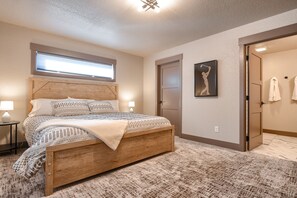5 bedrooms, free WiFi, bed sheets