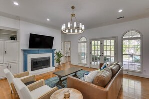 TV, fireplace, offices