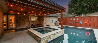 Gorgeous and Cozy Houston home w/ a private Pool