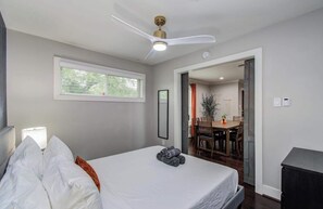 5 bedrooms, iron/ironing board, WiFi, bed sheets