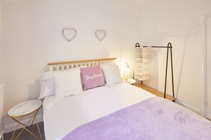 2 室のベッドルーム、高級寝具、アイロン / アイロン台、WiFi