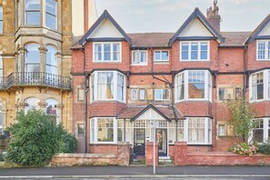 Exterior - Host & Stay | The Lookout (Scarborough)