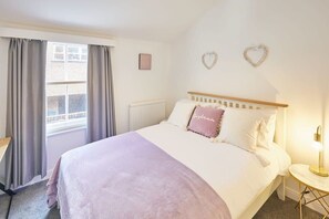 2 slaapkamers, luxe beddengoed, een strijkplank/strijkijzer, wifi