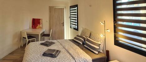 1 quarto, Wi-Fi de cortesia, roupa de cama