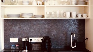 Studio Suite | Private kitchen | Full-size fridge, microwave, oven, stovetop - Hürth-Köln Studio Apartment A (Huerth)